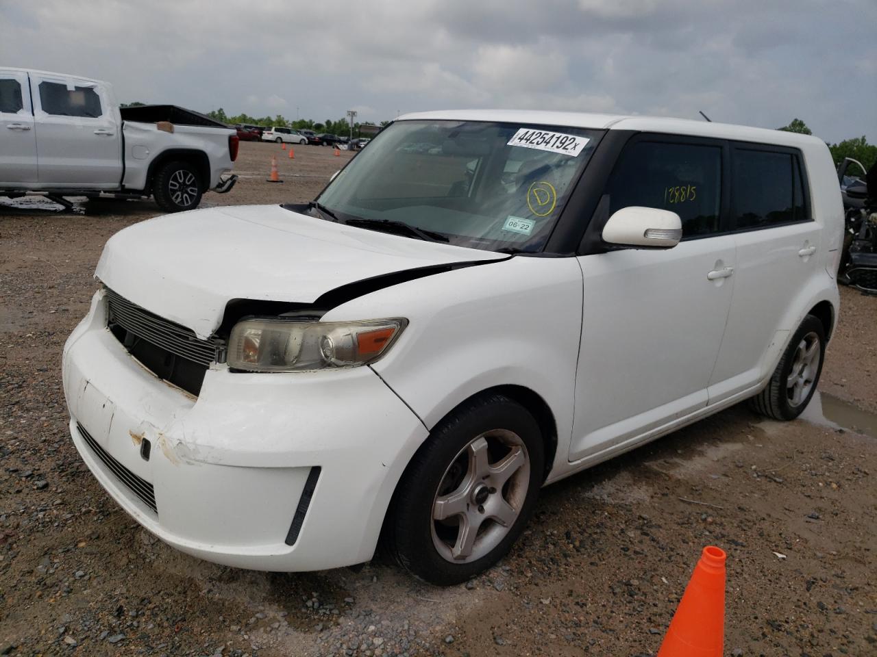 Photo 2 from auction – 2010 TOYOTA SCION XB with VIN JTLZE4FE5A1106222