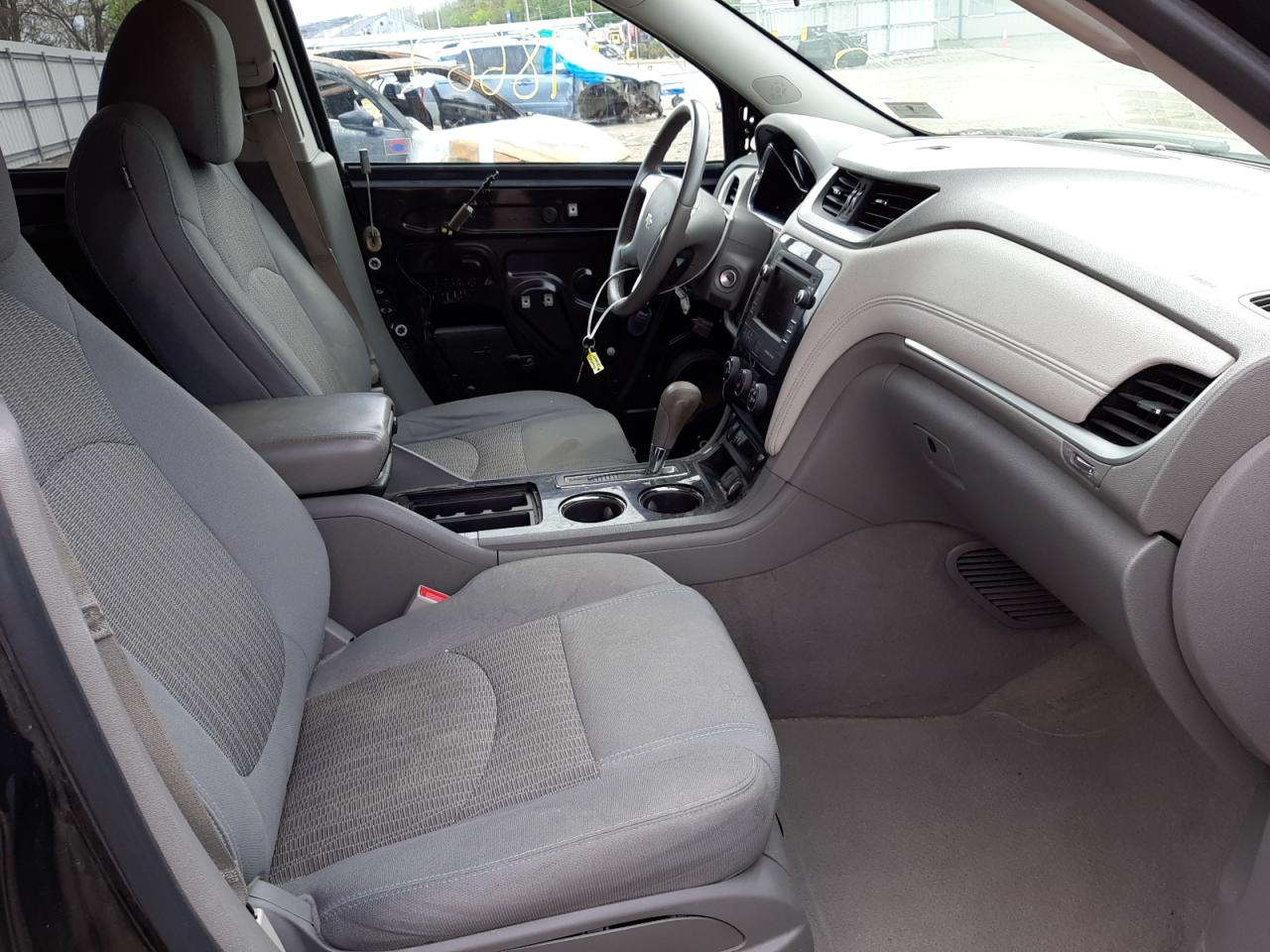 Photo 5 from auction – 2016 CHEVROLET TRAVERSE L with VIN 1GNKVGKD0GJ102574