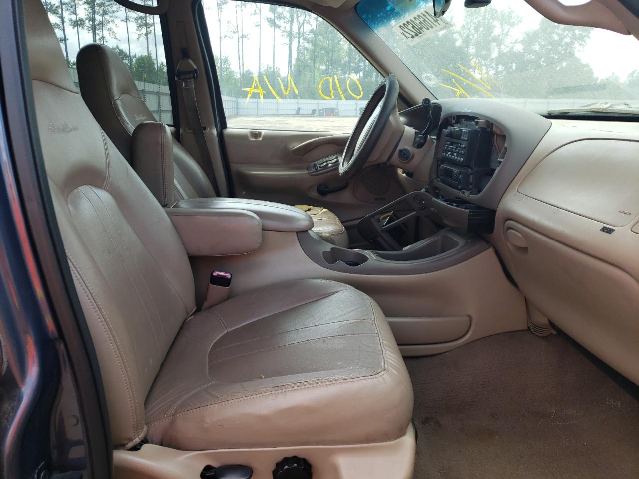 Photo 5 from auction – 1999 FORD EXPEDITION with VIN 1FMPU18L7XLA67755