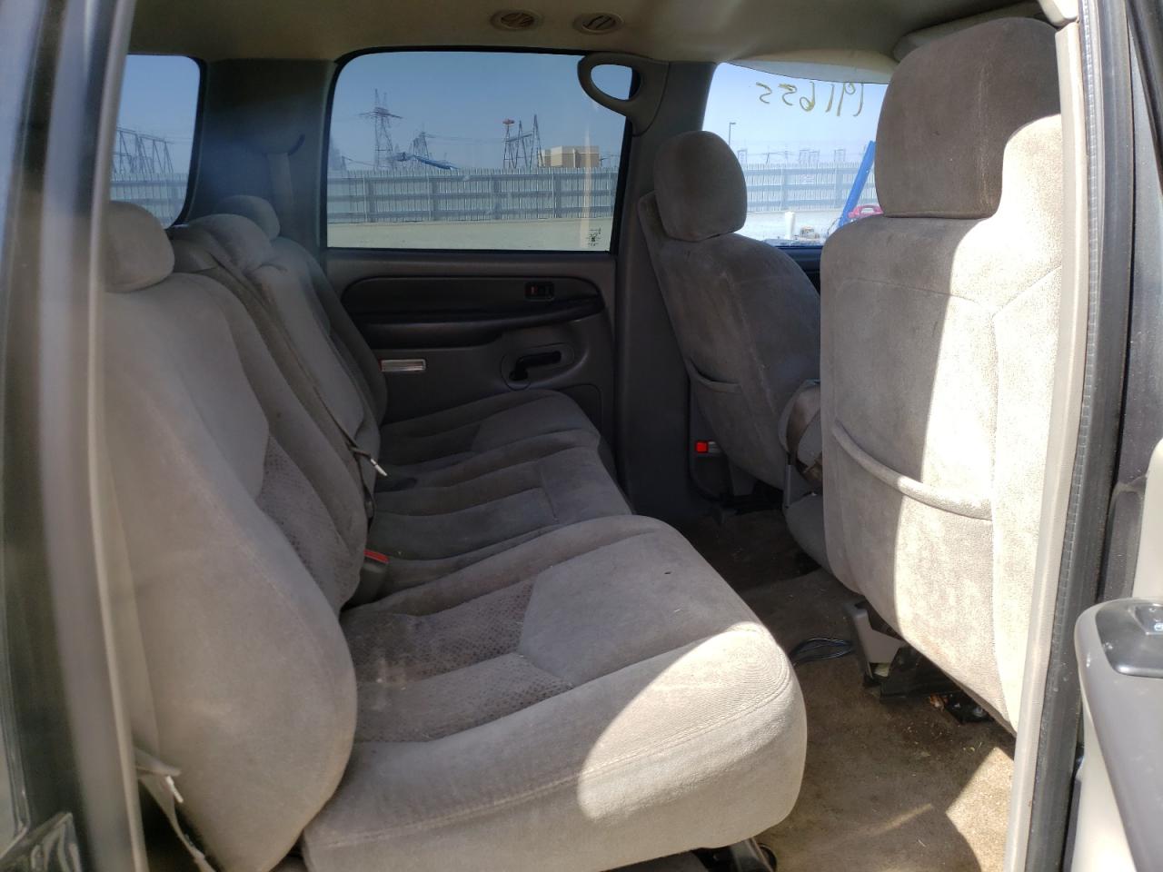 Photo 6 from auction – 2003 CHEVROLET SUBURBAN C with VIN 3GNEC16Z63G253145