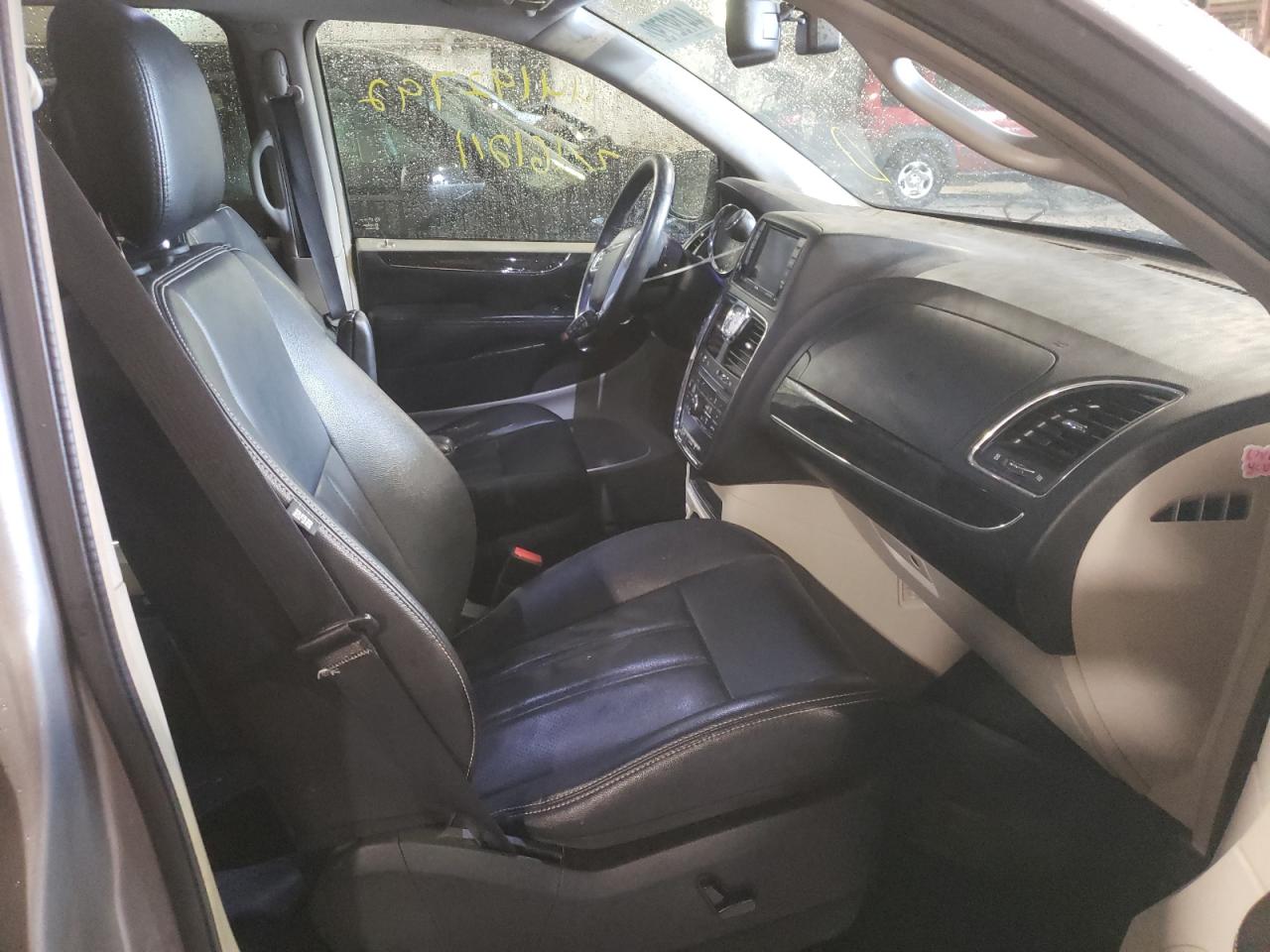 Photo 5 from auction – 2013 CHRYSLER TOWN & COU with VIN 2C4RC1CG8DR716766