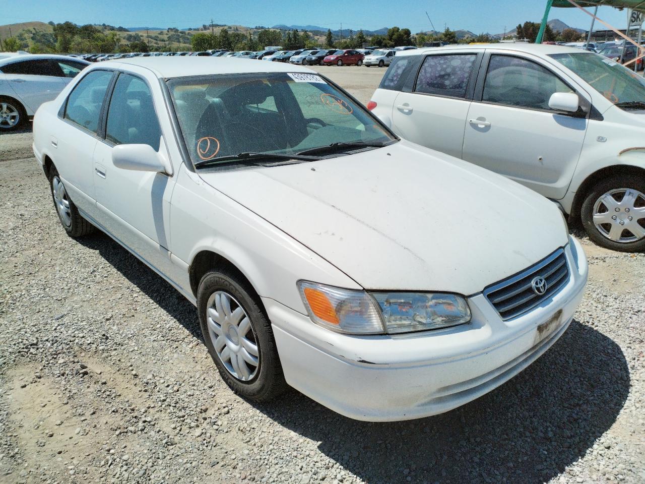 TOYOTA CAMRY CE 2000 with VIN JT2BG22K5Y0405418 - Photo from auction