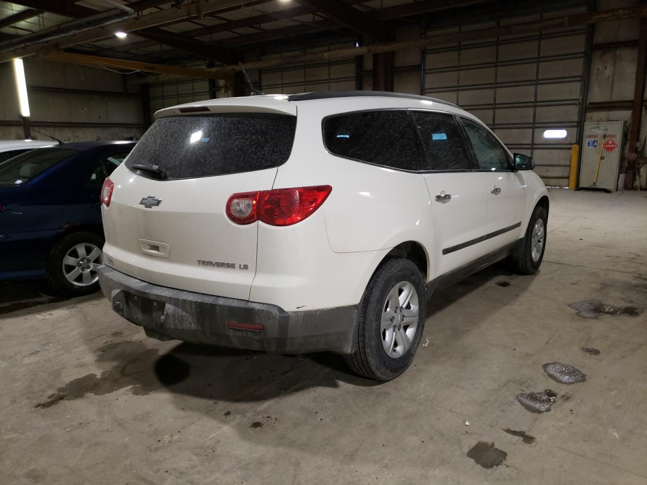 Photo 4 from auction – 2012 CHEVROLET TRAVERSE L with VIN 1GNKRFED3CJ385184