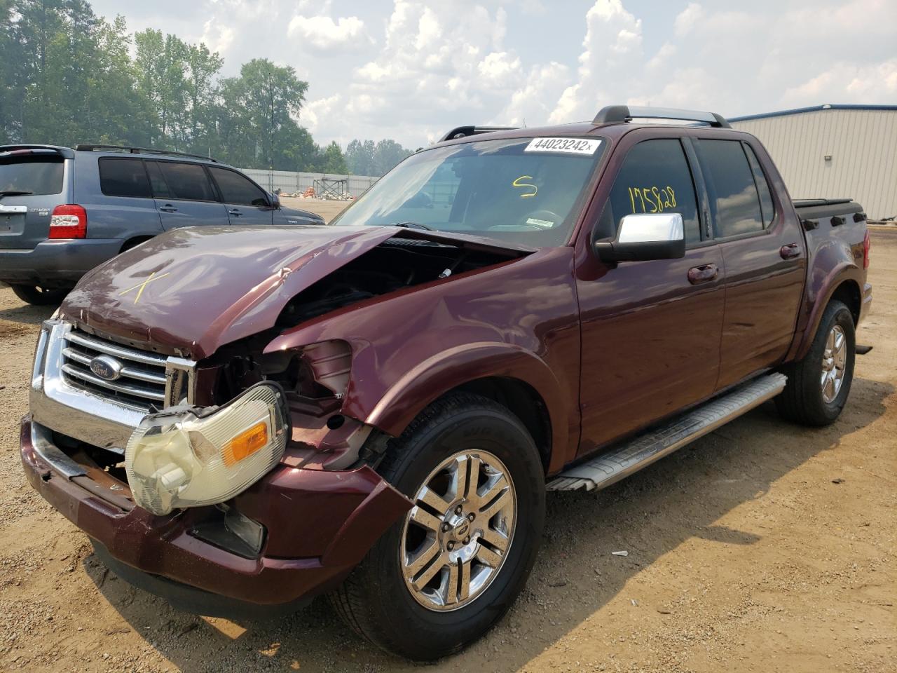 Photo 2 from auction – 2008 FORD EXPLORER S with VIN 1FMEU33EX8UA20064