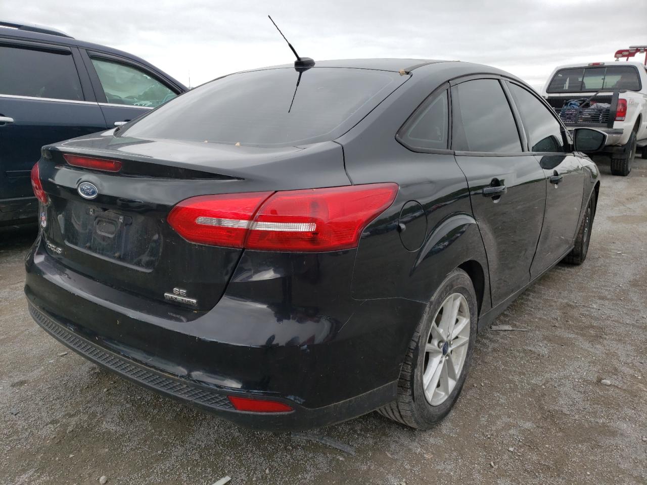 Photo 4 from auction – 2015 FORD FOCUS SE with VIN 1FADP3F29FL385109