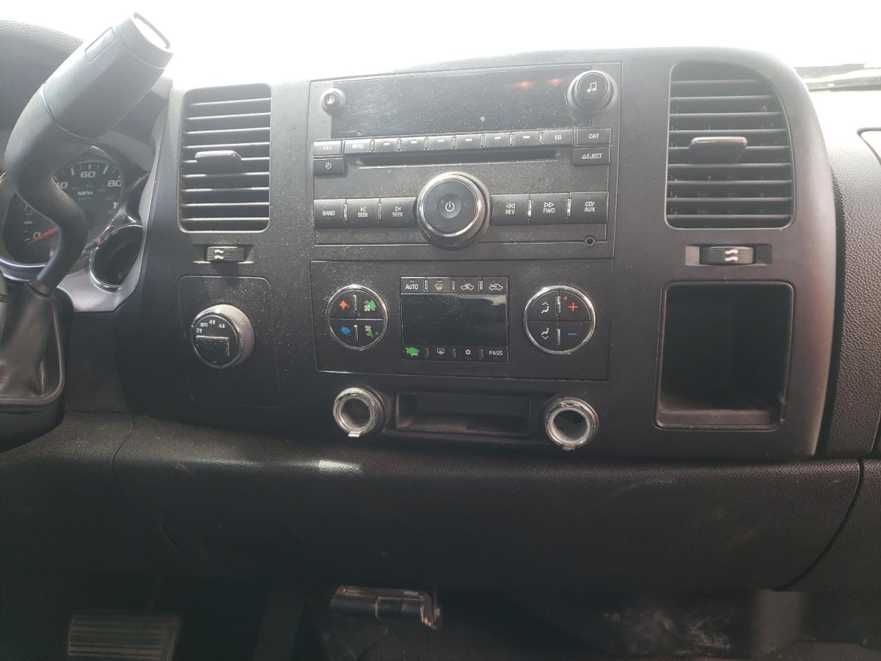 Photo 9 from auction – 2000 CHEVROLET SILVERADO with VIN 2GCEK19J871648556