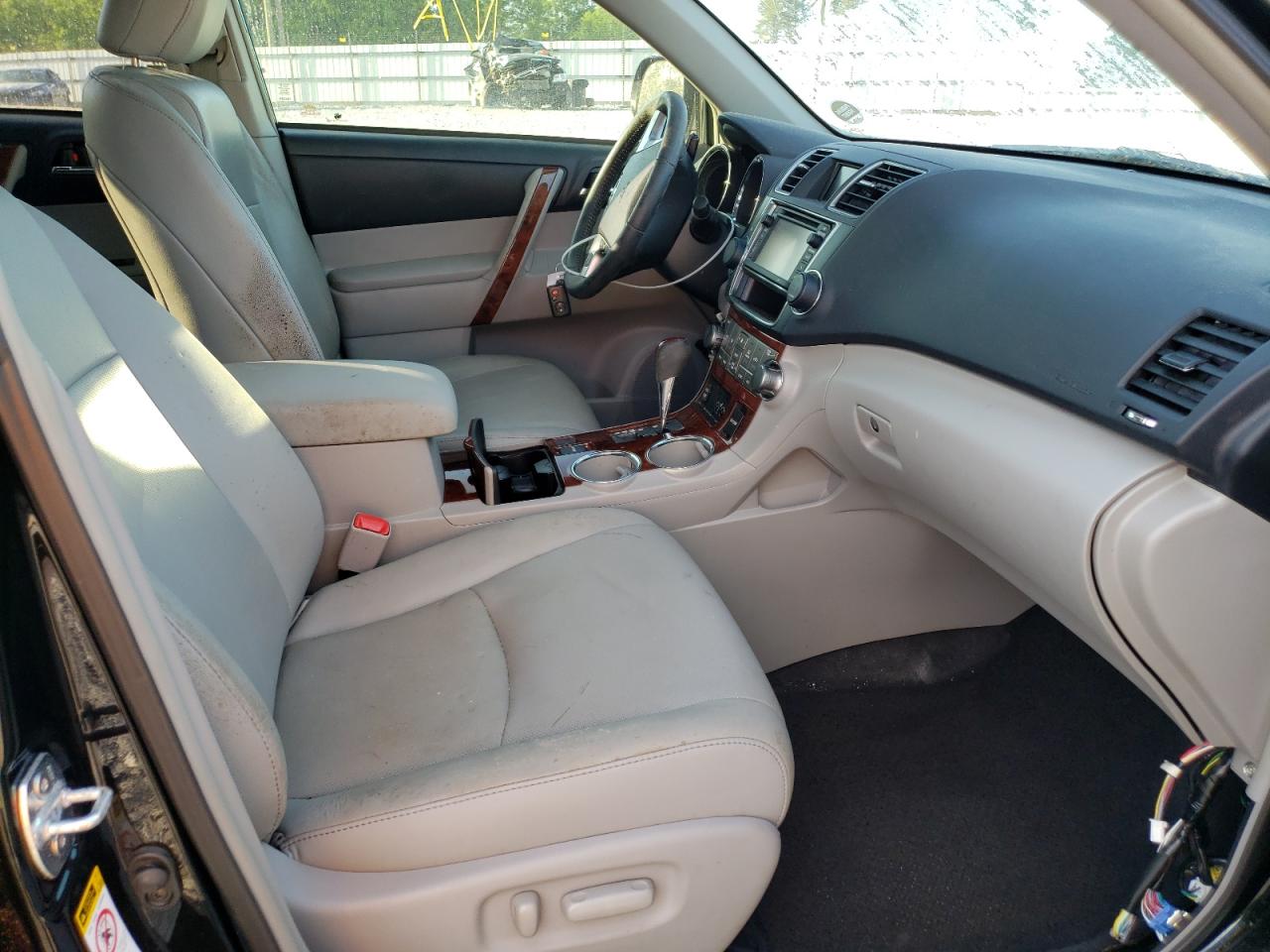 Photo 5 from auction – 2013 TOYOTA HIGHLANDER with VIN 5TDYK3EH1DS113973
