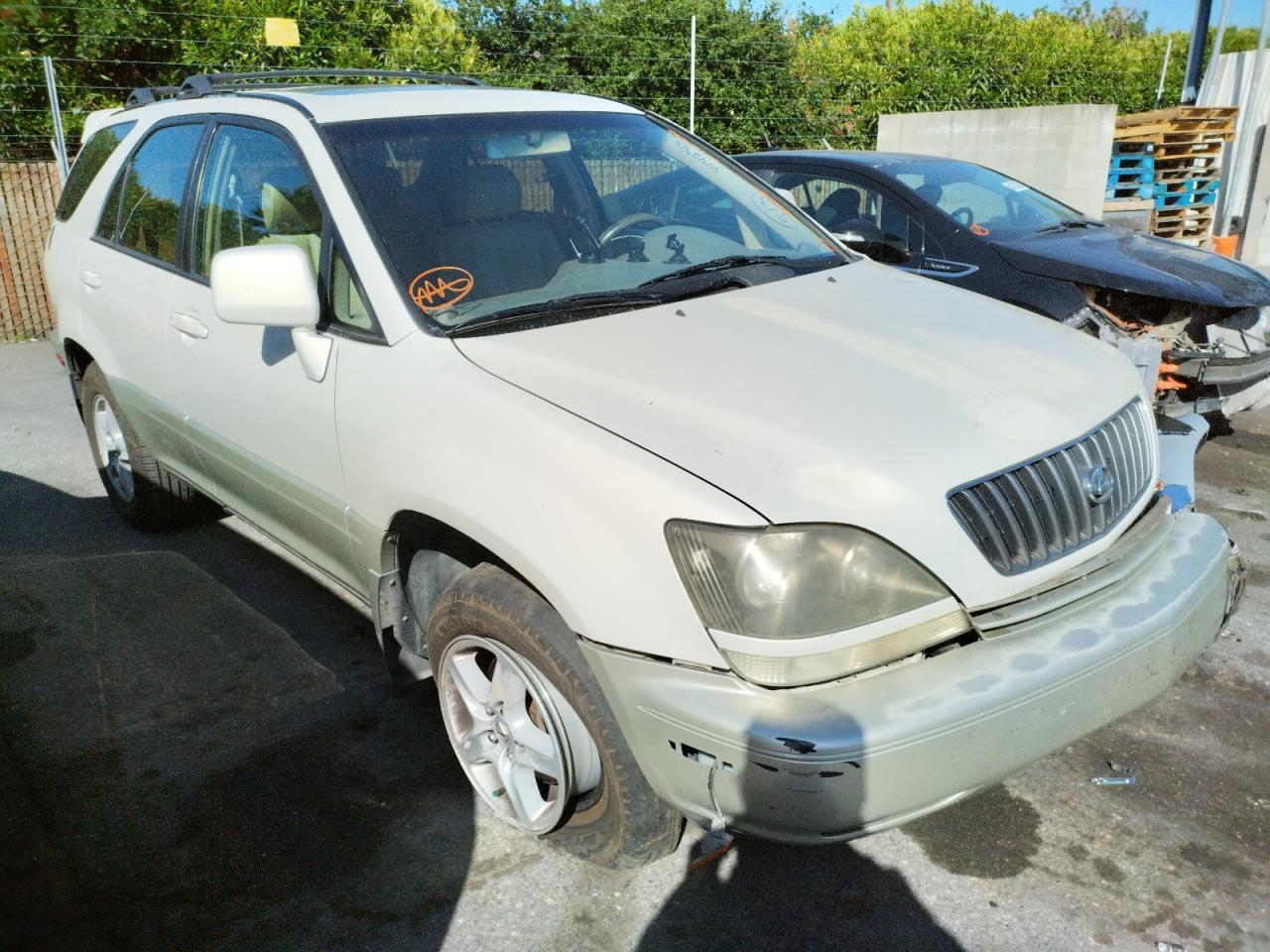 LEXUS RX 300 2000 with VIN JT6GF10U2Y0076201 - Photo from auction