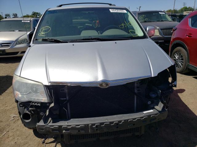 Photo 9 from auction – 2008 CHRYSLER TOWN & COU with VIN 2A8HR54P08R837290