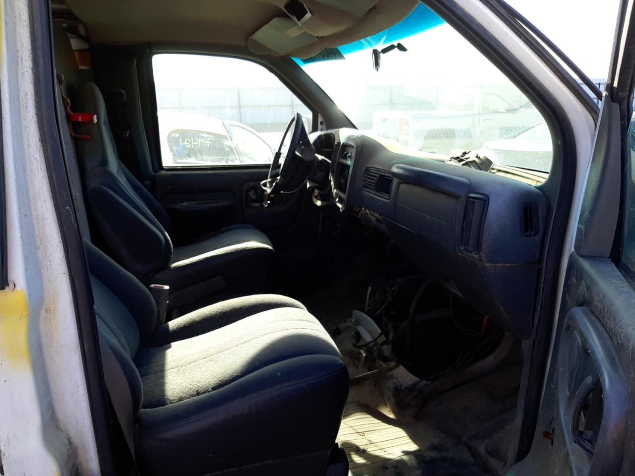 Photo 5 from auction – 2002 CHEVROLET EXPRESS G3 with VIN 1GCHG35R921225022