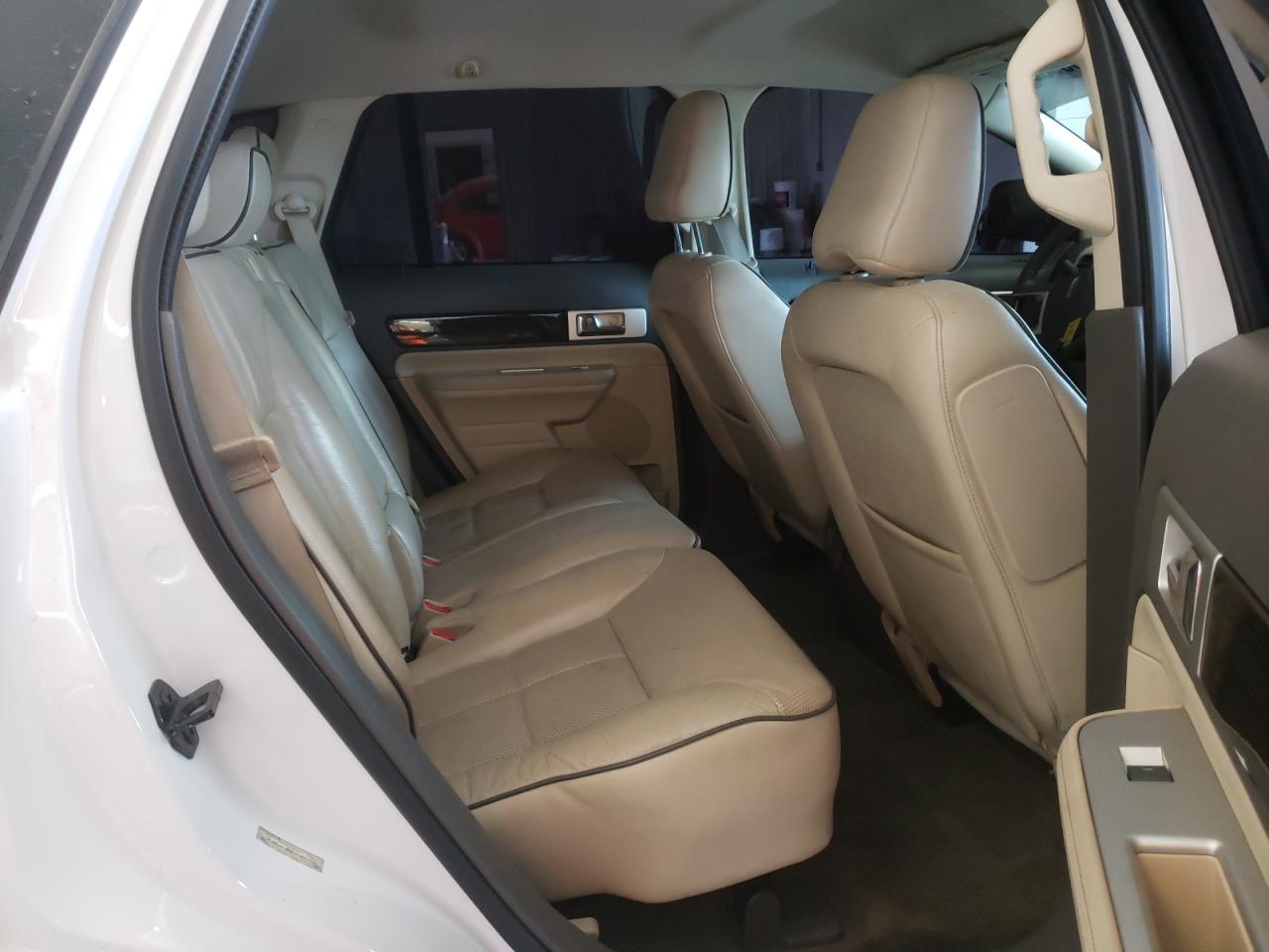 Photo 6 from auction – 2010 LINCOLN MKX with VIN 2LMDJ6JC4ABJ31717