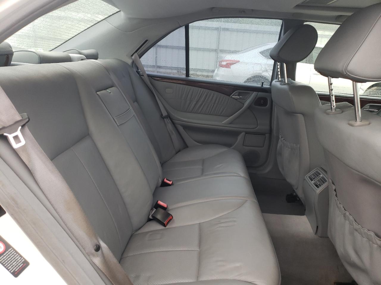 Photo 6 from auction – 2001 MERCEDES-BENZ E 320 with VIN WDBJF65J41B265161