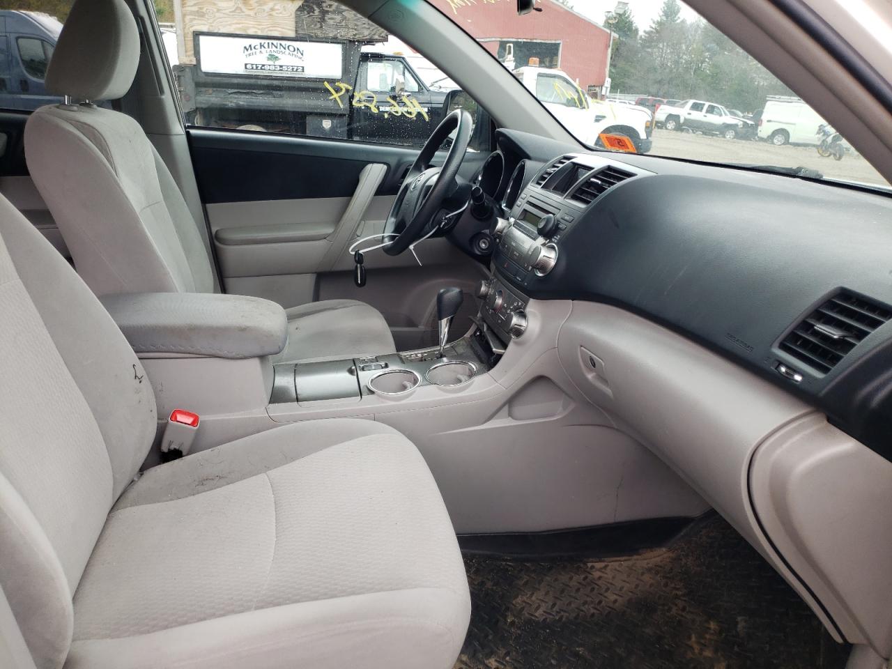 Photo 5 from auction – 2010 TOYOTA HIGHLANDER with VIN 5TDBK3EH3AS016694