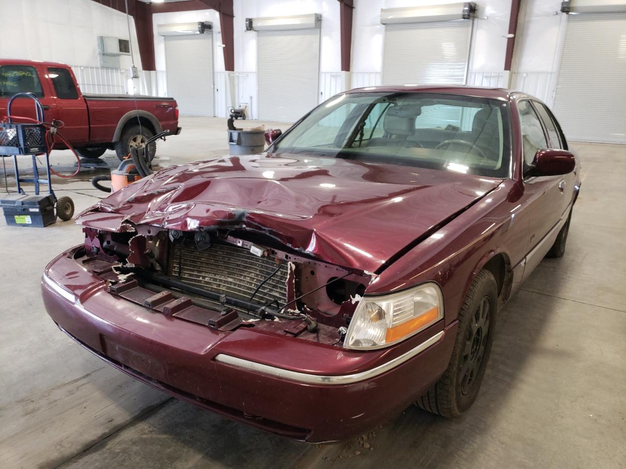 Photo 2 from auction – 2004 MERCURY GRAND MARQ with VIN 2MEFM75W24X671583