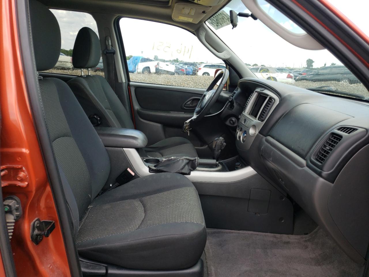 Photo 5 from auction – 2005 MAZDA TRIBUTE S with VIN 4F2CZ94105KM01456