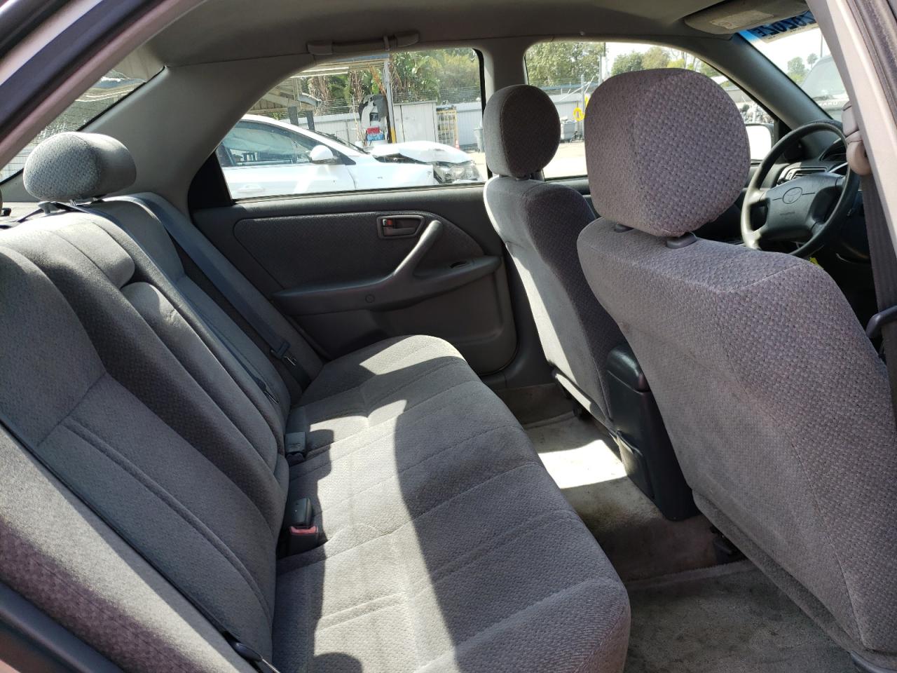 Photo 6 from auction – 2000 TOYOTA CAMRY CE with VIN JT2BG22K0Y0405942