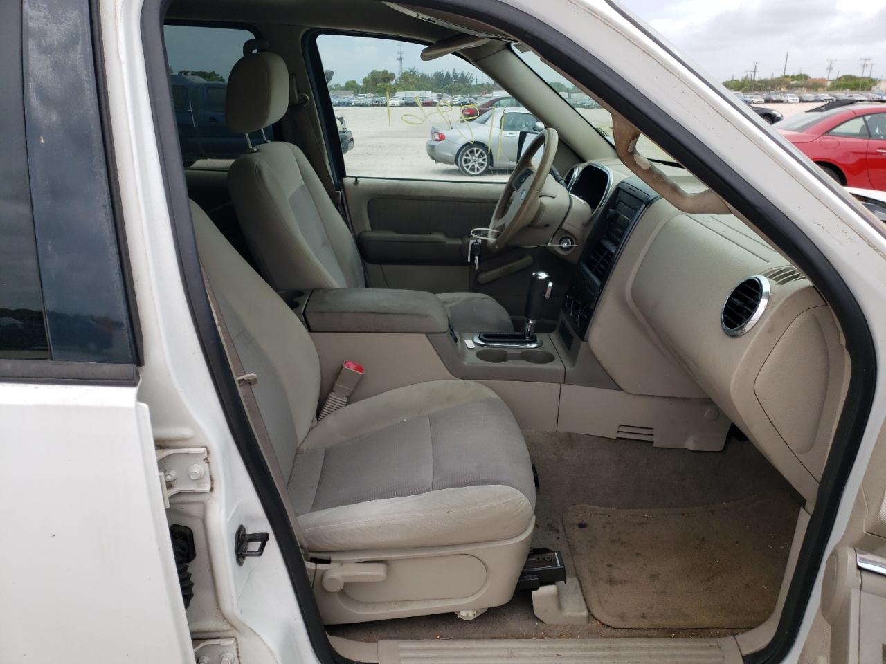 Photo 5 from auction – 2007 FORD EXPLORER X with VIN 1FMEU63E57UB73323