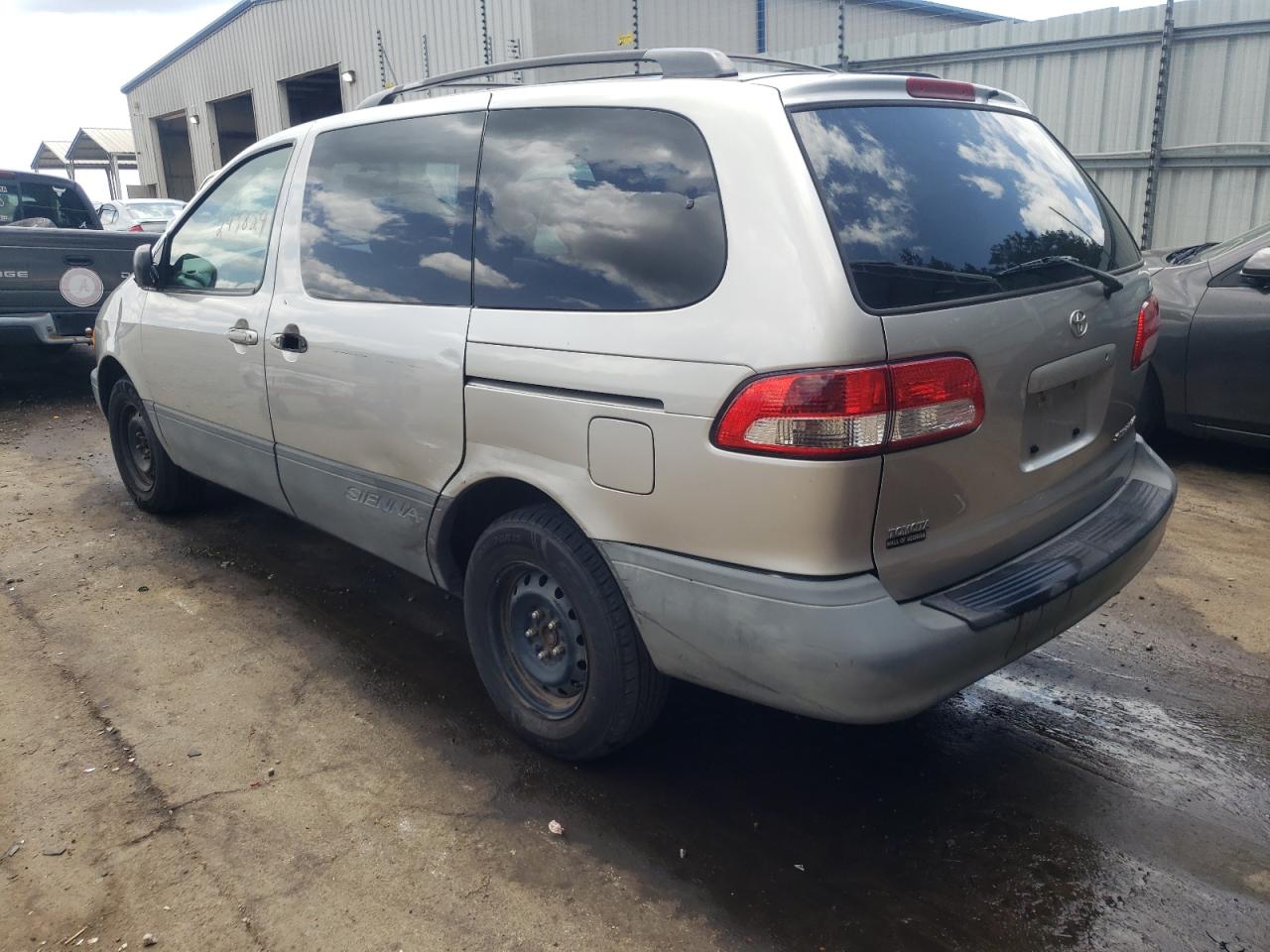 Photo 3 from auction – 2003 TOYOTA SIENNA CE with VIN 4T3ZF19C93U532453