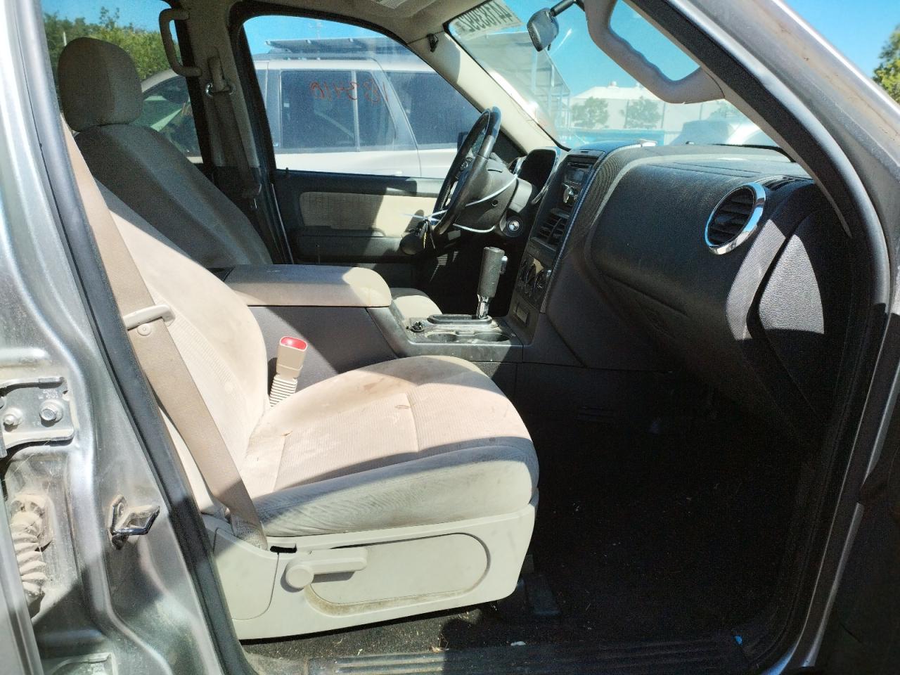 Photo 5 from auction – 2008 FORD EXPLORER X with VIN 1FMEU63E38UA35541