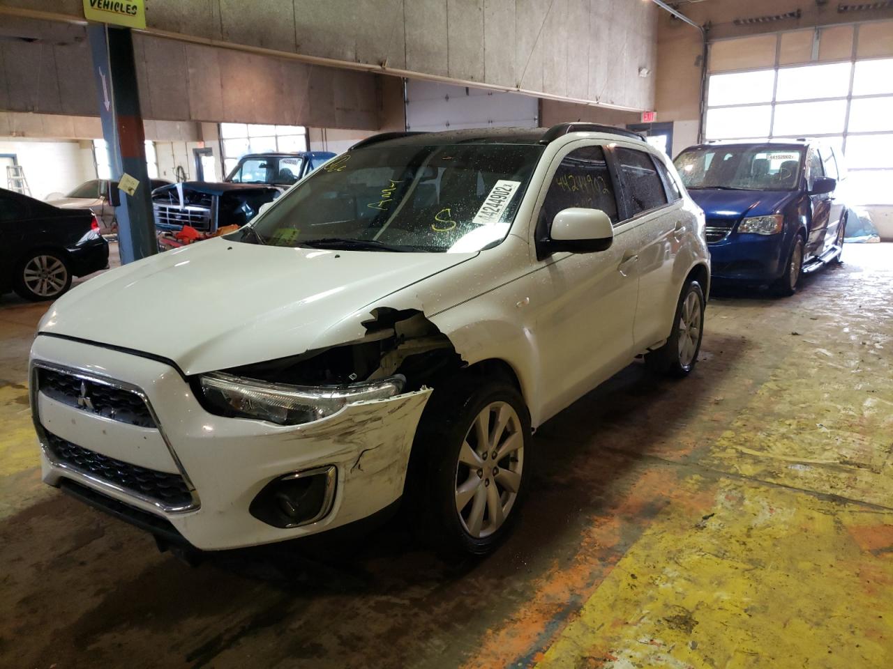 Photo 2 from auction – 2013 MITSUBISHI OUTLANDER with VIN 4A4AR4AU7DE014126