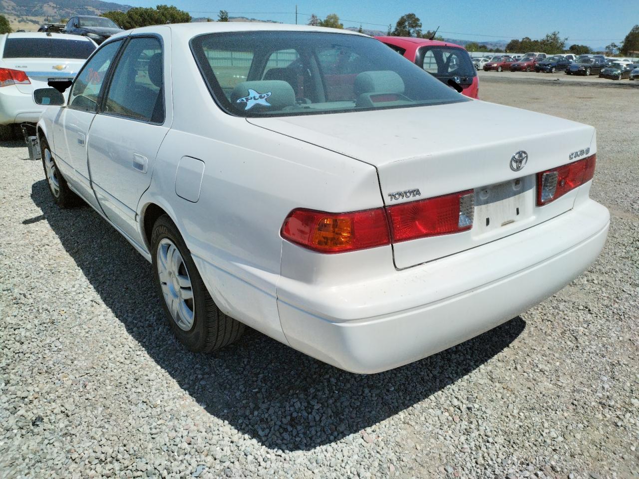 Photo 3 from auction – 2000 TOYOTA CAMRY CE with VIN JT2BG22K5Y0405418