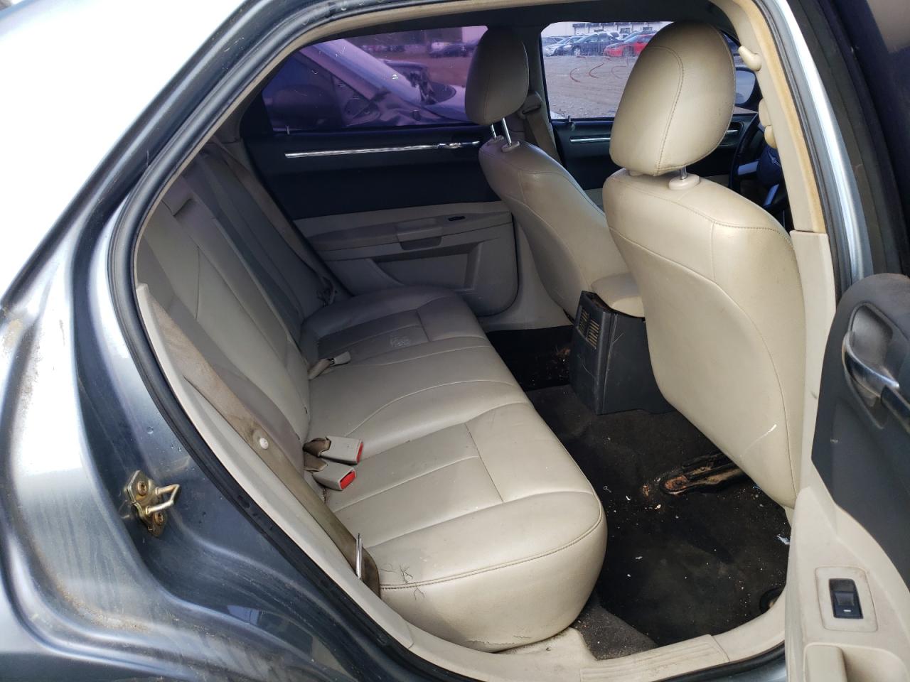 Photo 6 from auction – 2006 CHRYSLER 300 with VIN 2C3KA53G46H351868