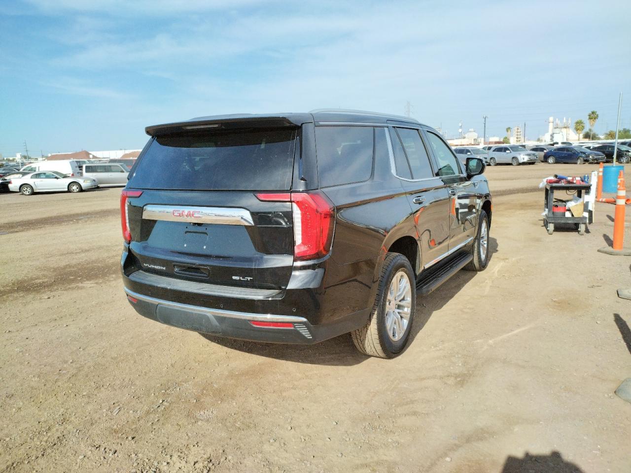 Photo 4 from auction – 2021 GMC YUKON SLT with VIN 1GKS2BKD4MR371652