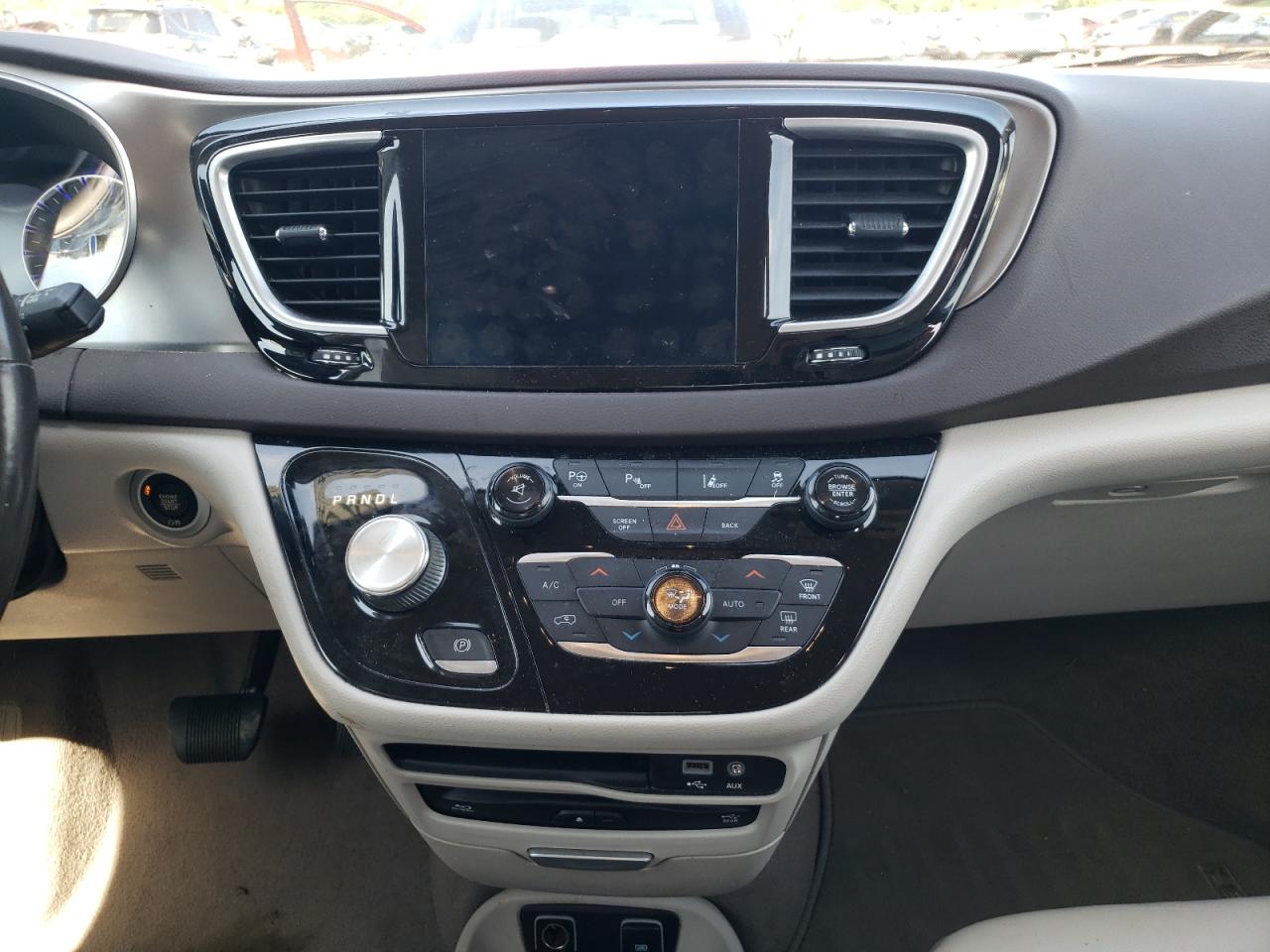 Photo 9 from auction – 2017 CHRYSLER PACIFICA T with VIN 2C4RC1EG0HR636123