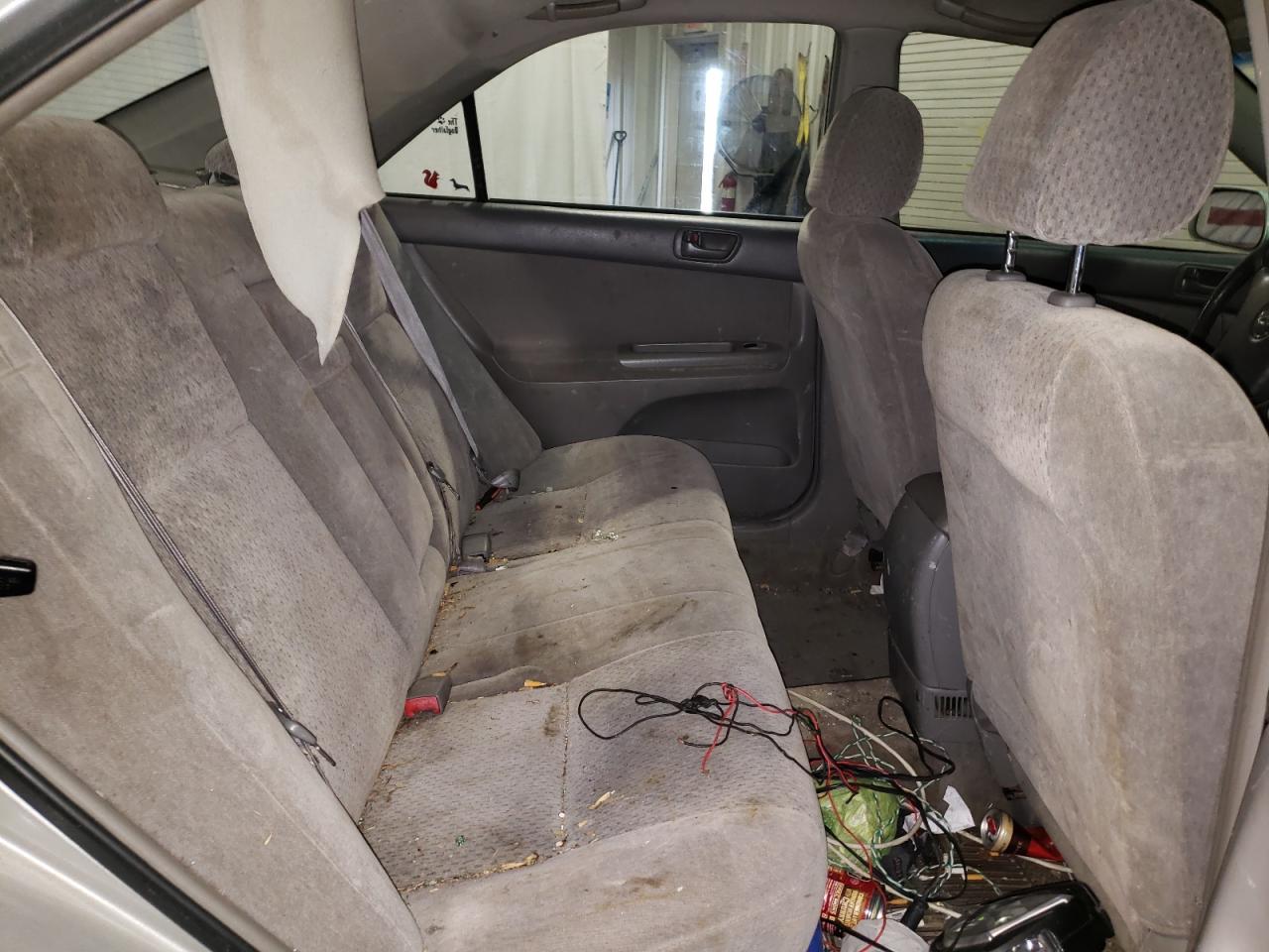 Photo 6 from auction – 2002 TOYOTA CAMRY with VIN 4T1BE32K72U089700