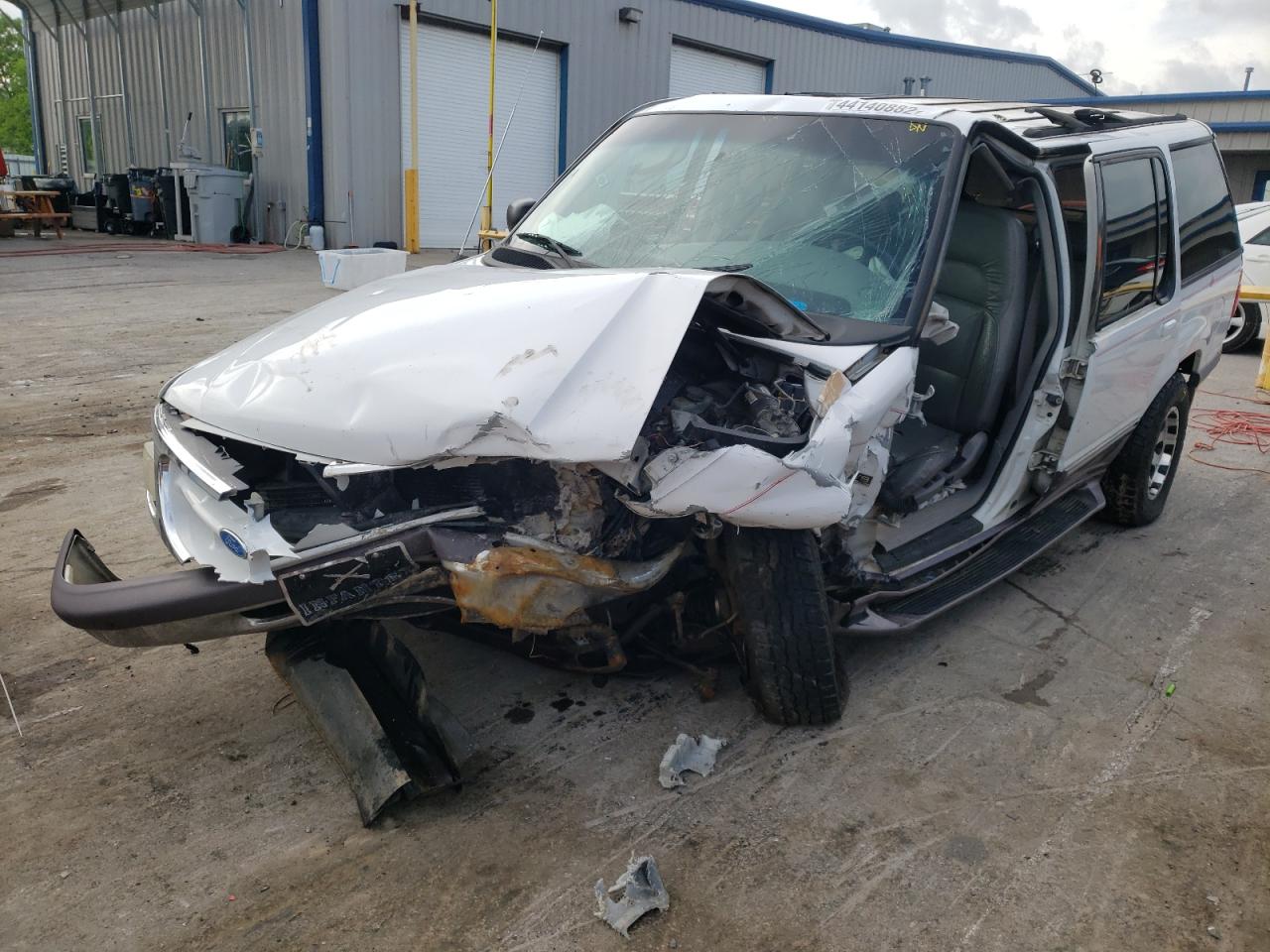 Photo 2 from auction – 1996 FORD EXPLORER with VIN 1FMDU35P2TZA91281