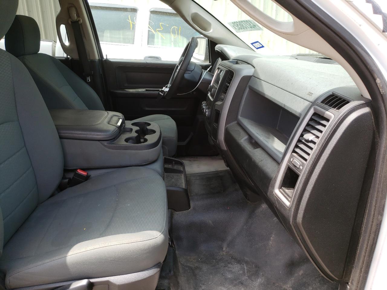 Photo 5 from auction – 2019 RAM 1500 CLASS with VIN 1C6RR6KT5KS514691