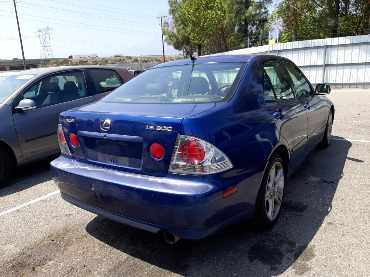 Photo 4 from auction – 2002 LEXUS IS 300 with VIN JTHBD192920052168