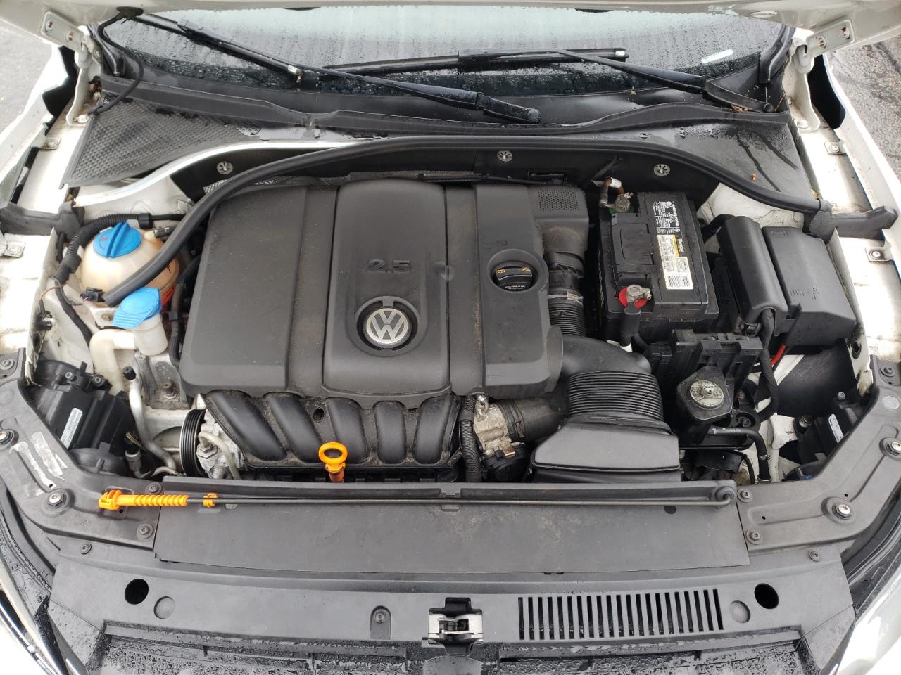 Photo 7 from auction – 2013 VOLKSWAGEN PASSAT S with VIN 1VWAP7A37DC071005