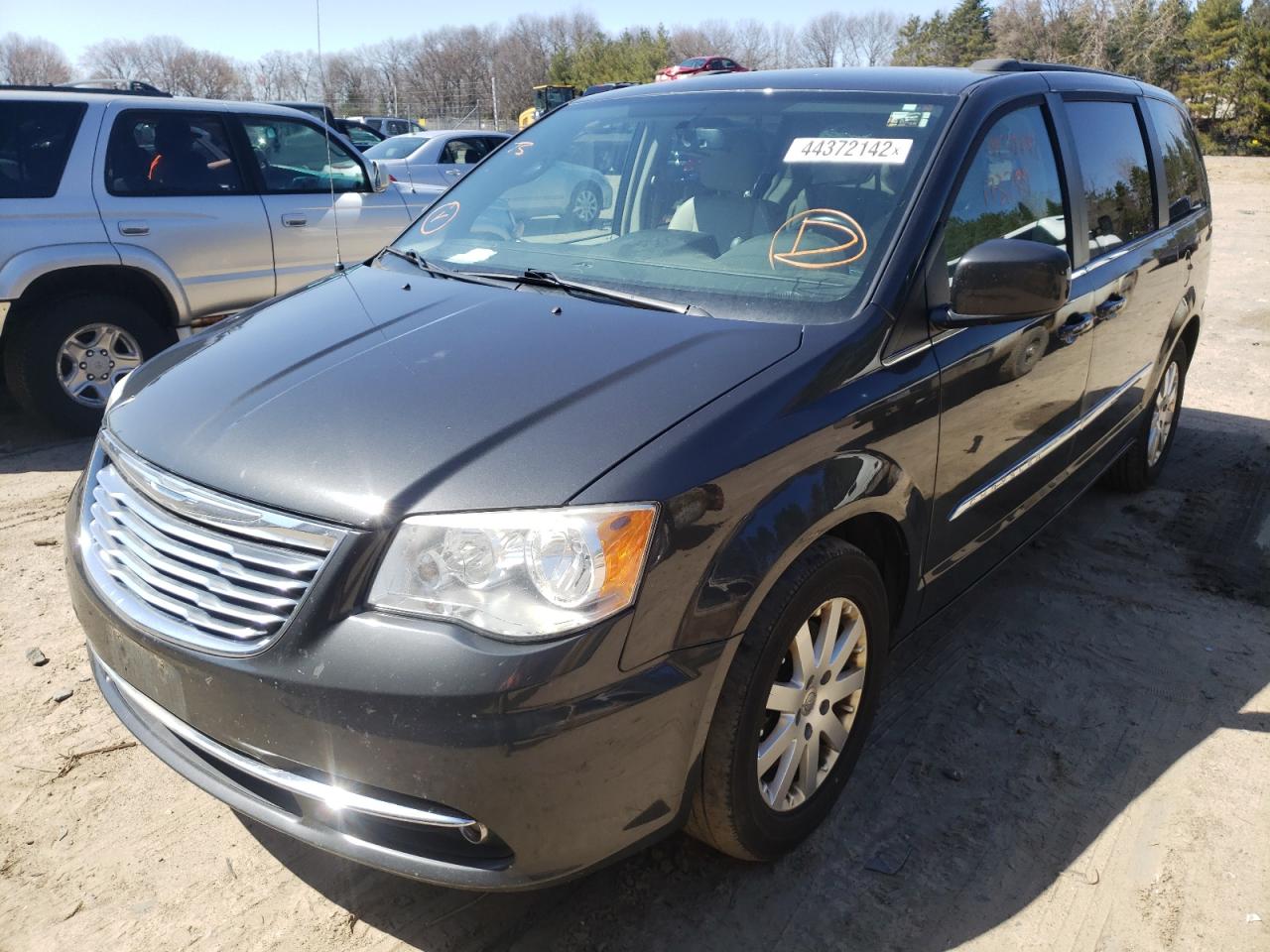 Photo 2 from auction – 2012 CHRYSLER TOWN & COU with VIN 2C4RC1BG3CR401096