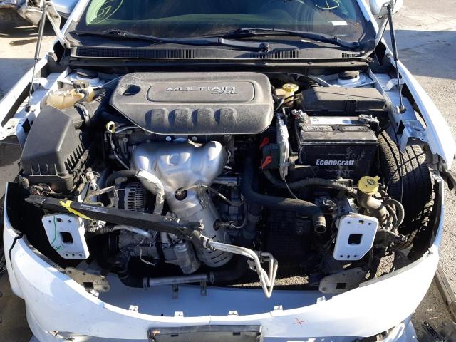 Photo 7 from auction – 2016 CHRYSLER 200 LIMITE with VIN 1C3CCCAB8GN124640