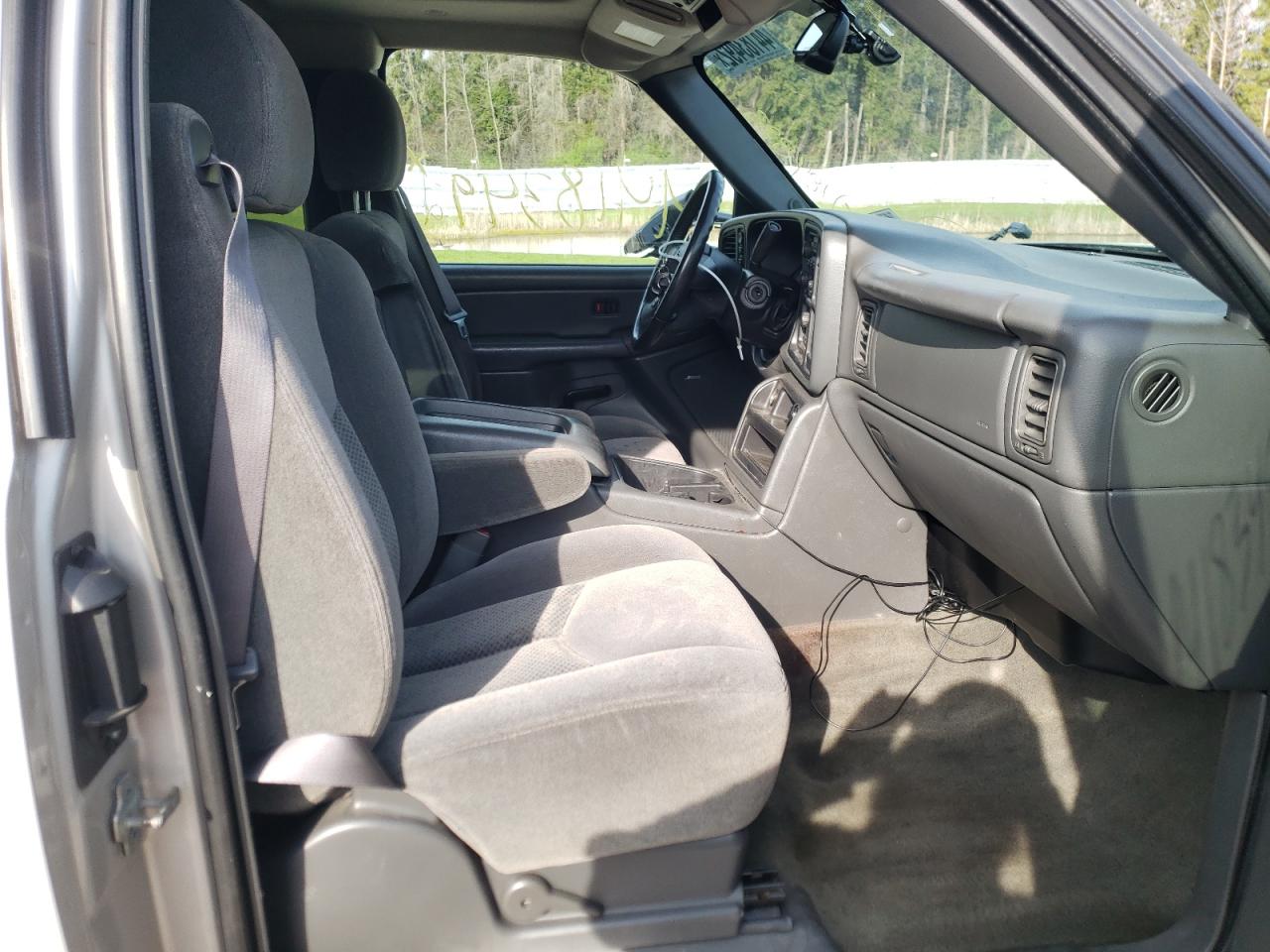 Photo 5 from auction – 2005 CHEVROLET SILVERADO with VIN 1GCEK19Z85Z232856