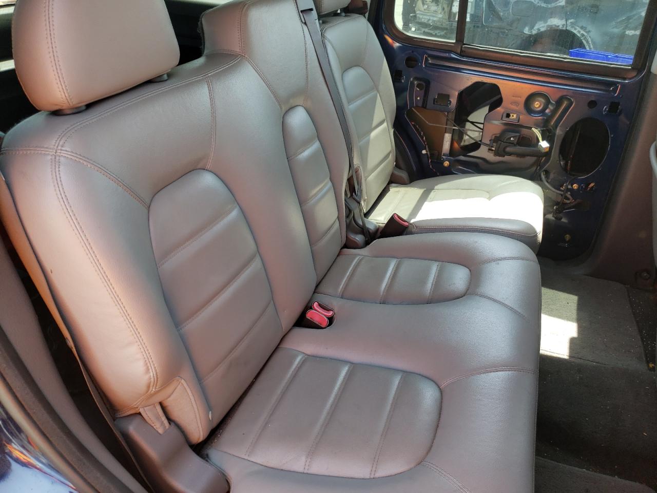 Photo 6 from auction – 2005 FORD EXPLORER X with VIN 1FMZU63E45ZA23902