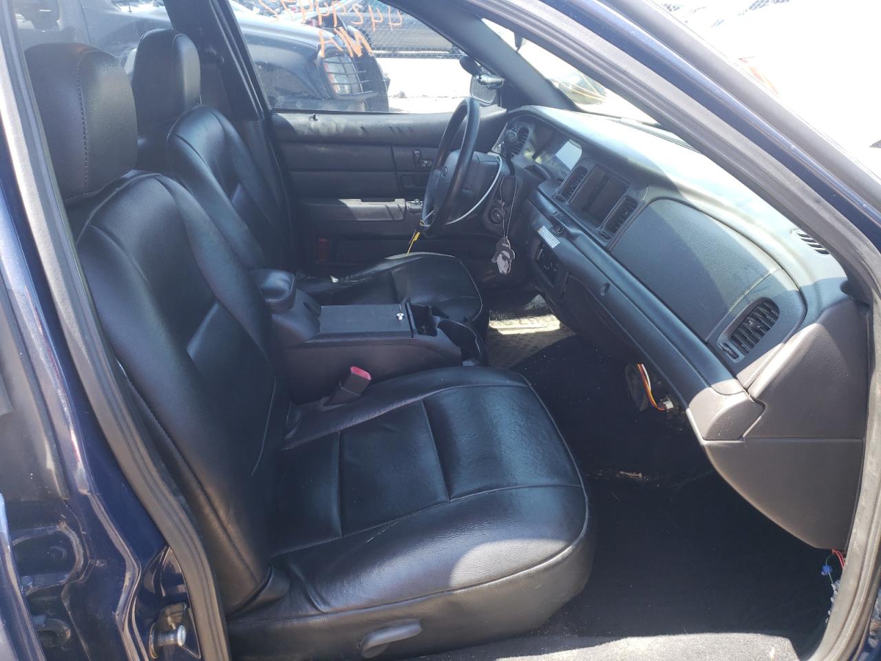 Photo 5 from auction – 2009 FORD CROWN VICT with VIN 2FAHP71V89X140027