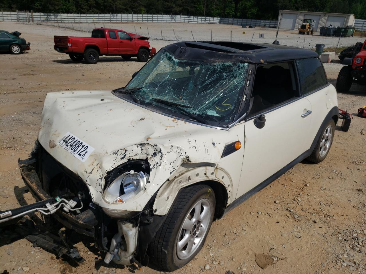 Photo 2 from auction – 2008 MINI COOPER with VIN WMWMF33588TT66546