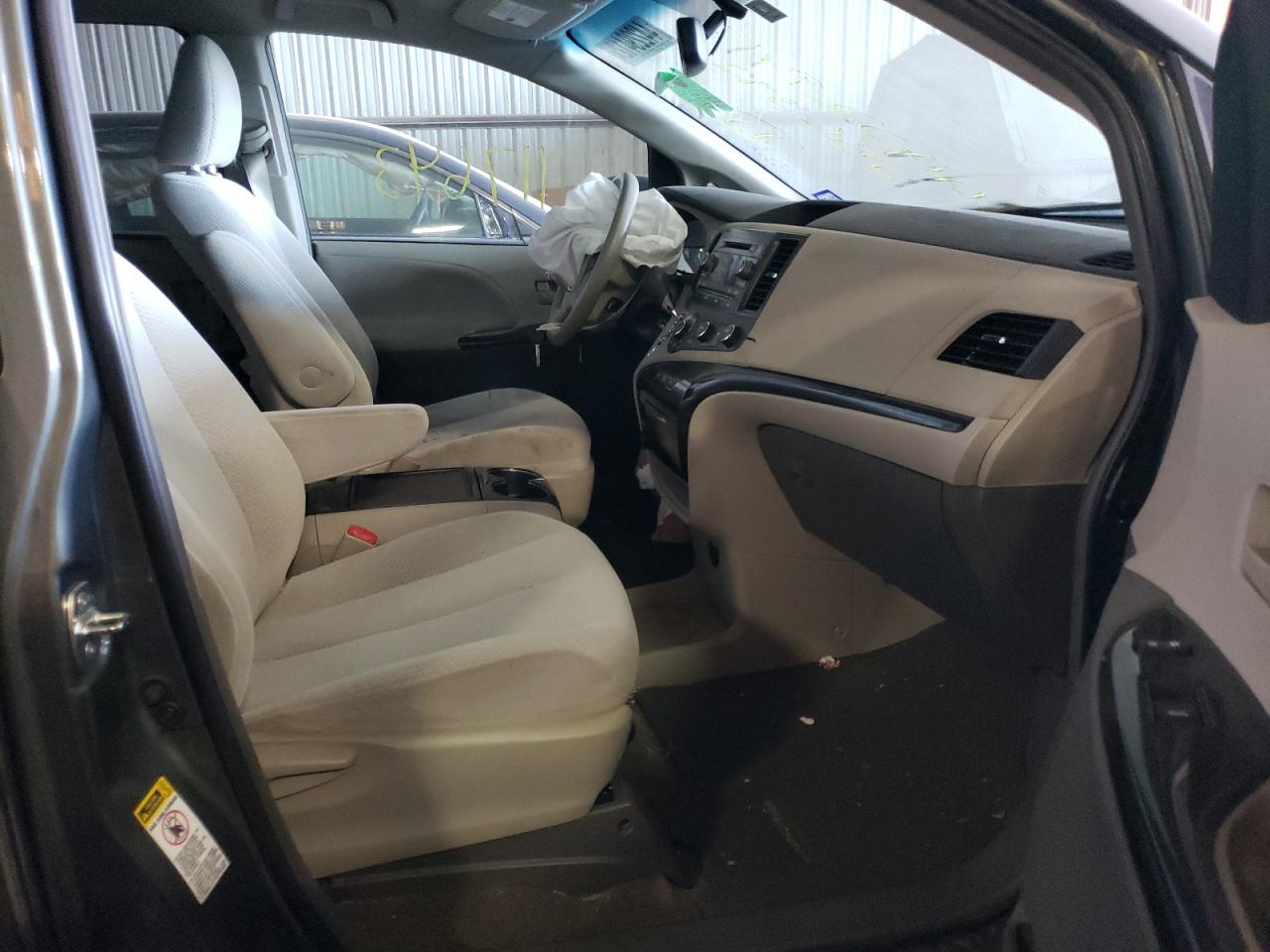Photo 5 from auction – 2012 TOYOTA SIENNA with VIN 5TDKK3DC2CS256392