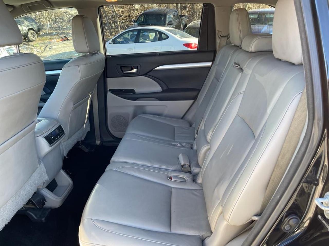 Photo 6 from auction – 2014 TOYOTA HIGHLANDER with VIN 5TDJKRFHXES006182