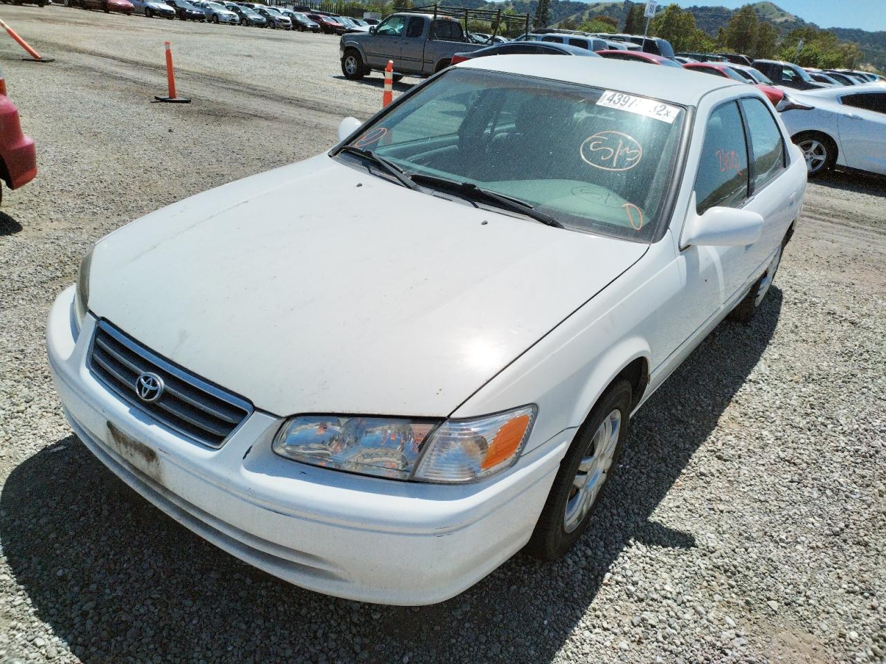 Photo 2 from auction – 2000 TOYOTA CAMRY CE with VIN JT2BG22K5Y0405418