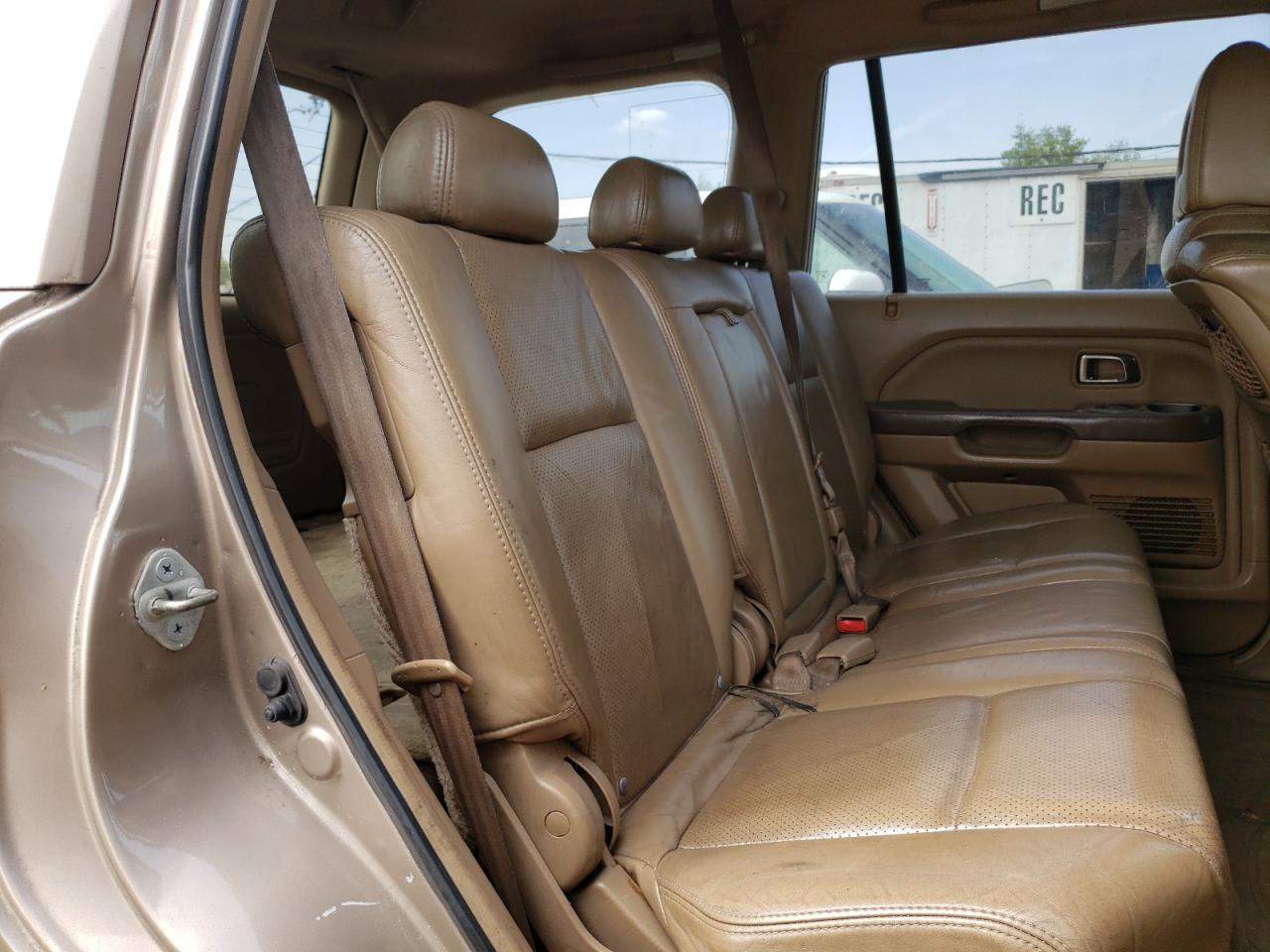 Photo 6 from auction – 2004 HONDA PILOT with VIN 2HKYF18654H562453
