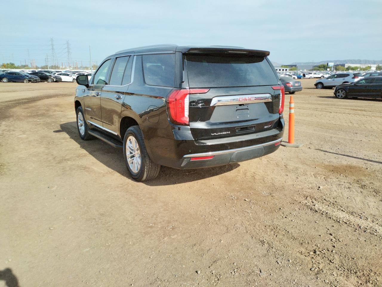 Photo 3 from auction – 2021 GMC YUKON SLT with VIN 1GKS2BKD4MR371652