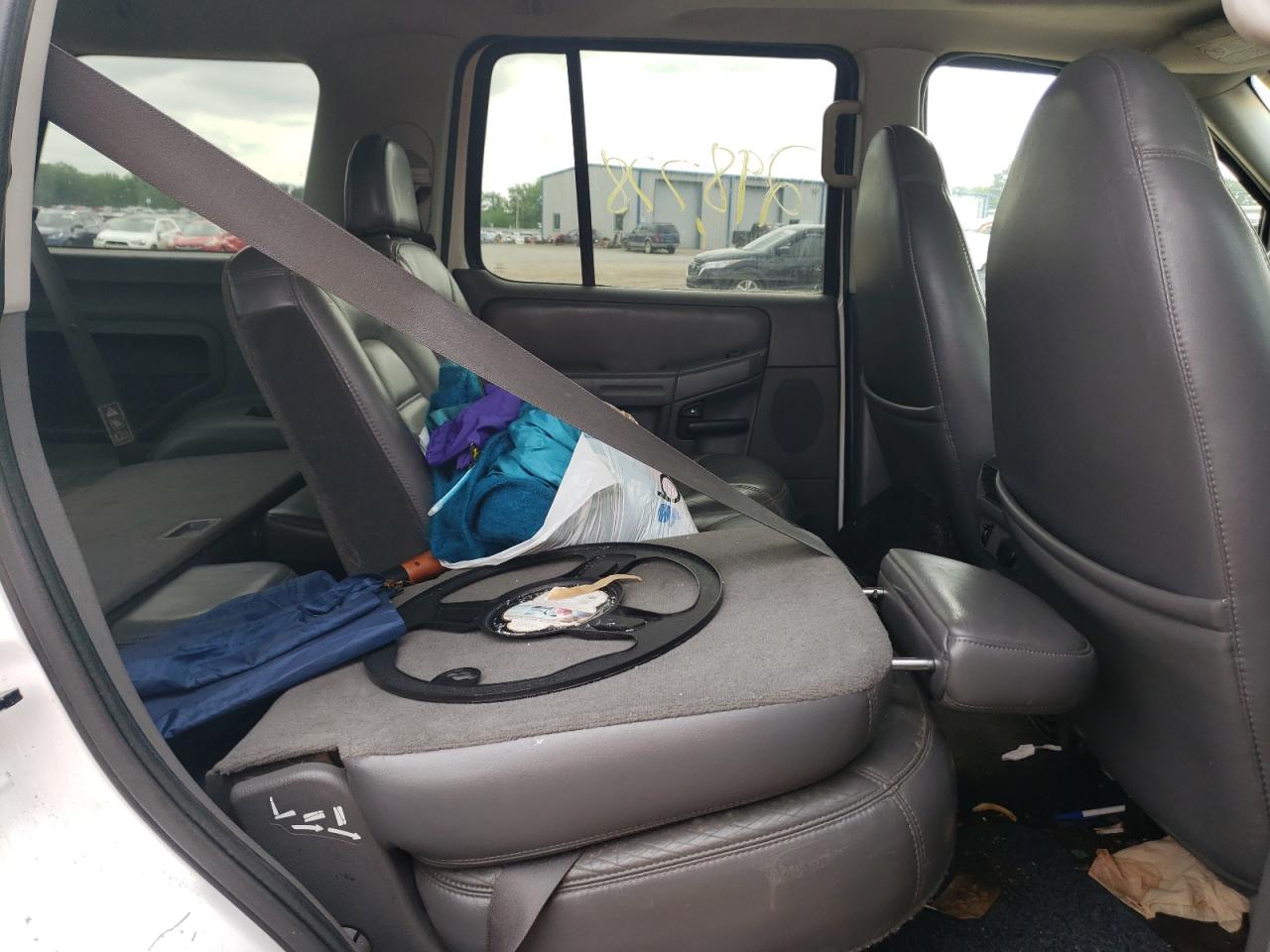 Photo 6 from auction – 2002 FORD EXPLORER X with VIN 1FMZU73E02ZB31595