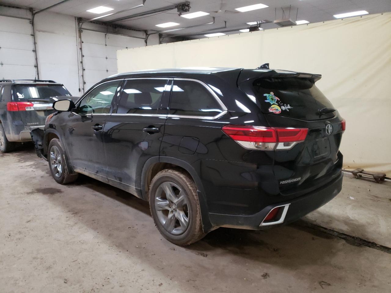 Photo 3 from auction – 2019 TOYOTA HIGHLANDER with VIN 5TDDZRFH2KS706220