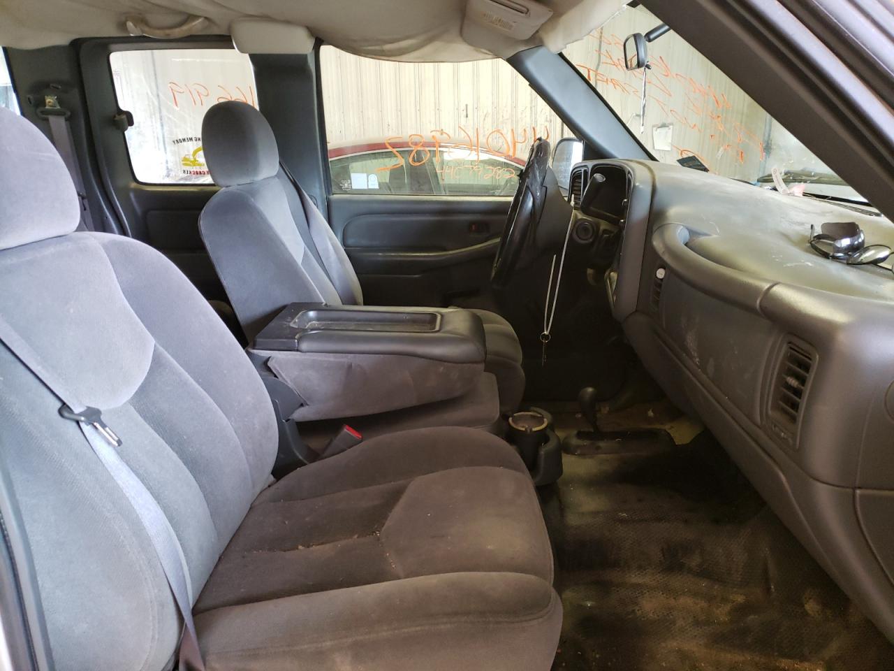 Photo 5 from auction – 2005 GMC SIERRA K25 with VIN 1GTHK29U75E187570