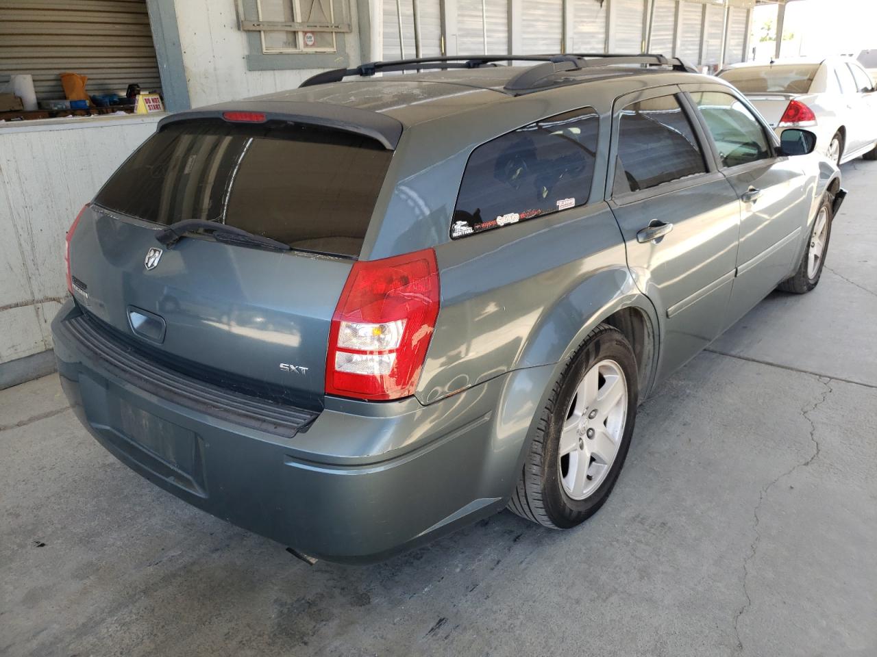 Photo 4 from auction – 2005 DODGE MAGNUM SXT with VIN 2D8FV48V15H531876
