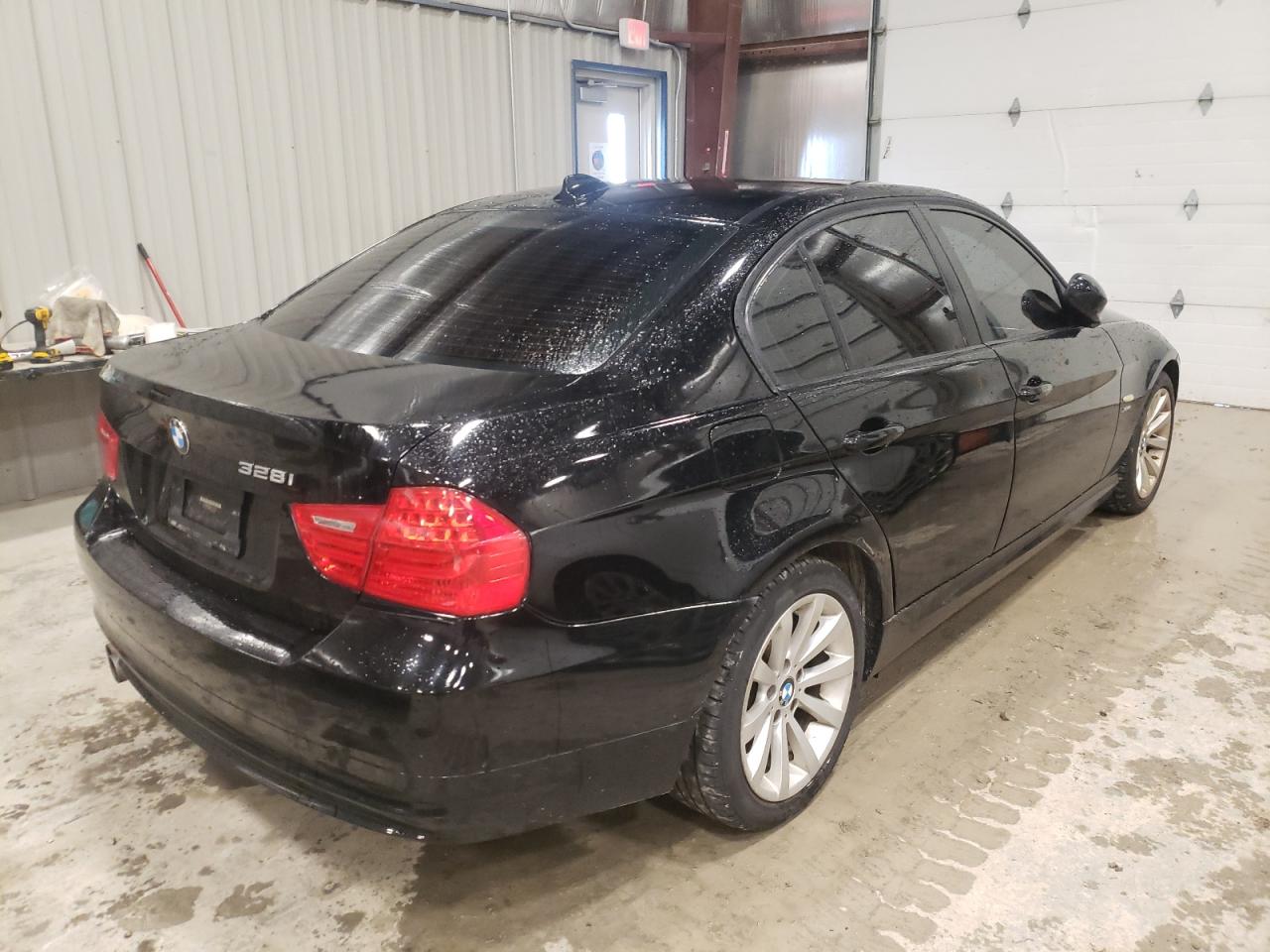 Photo 4 from auction – 2011 BMW 328 XI with VIN WBAPK7C52BA973271