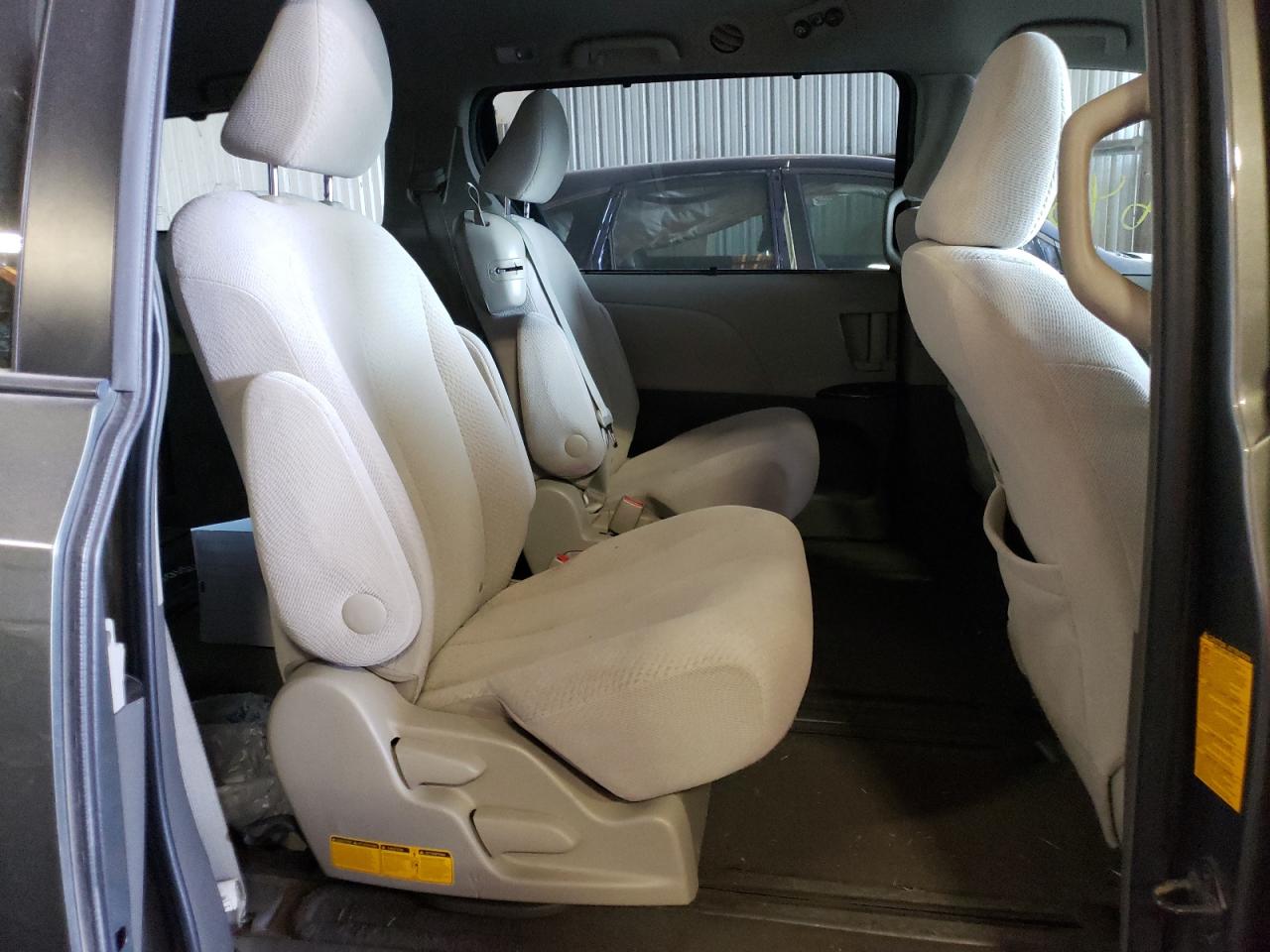 Photo 6 from auction – 2012 TOYOTA SIENNA with VIN 5TDKK3DC2CS256392